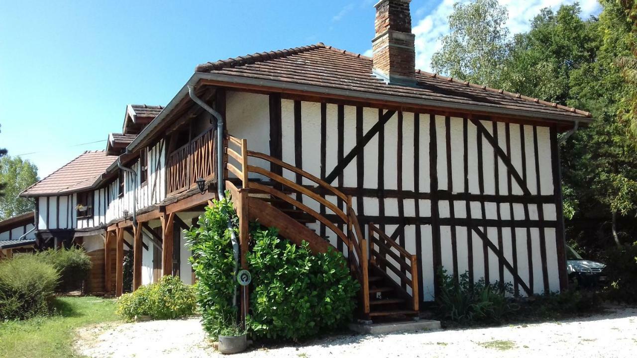 Les Fortelles Chatillon-sur-Broue Exterior photo